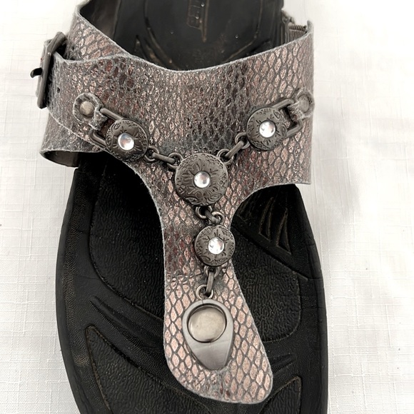 earth / Jeweled Sandals / Host Pick - Picture 3 of 11